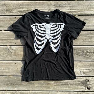 Black Skeleton Ribcage Graphic‎ Tee